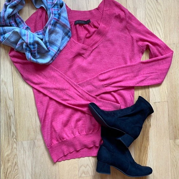 Limited sweater ❄️❄️ - Picture 2 of 8